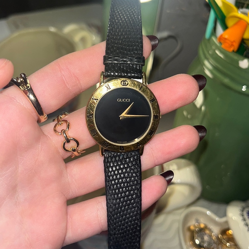 Gucci 3000.2.M Gold Watch